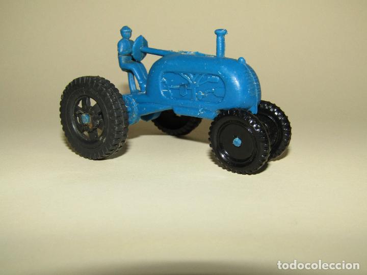 Auto in scala: Antiguo Tractor de Grueso Pl&aacute;stico - A&ntilde;o 1950-60s.