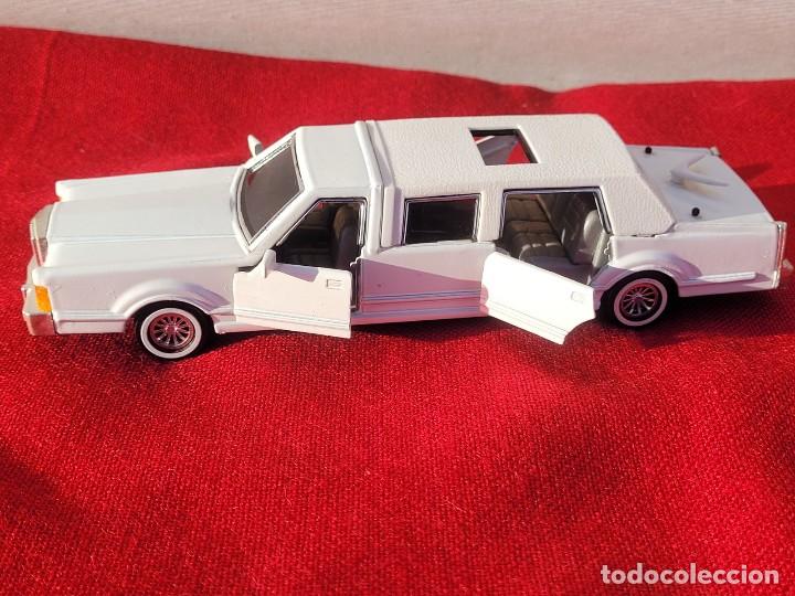 Coches a escala: 1980s Vintage SS-9732 Lincoln Town Car Stretch Limousine BLANCO Modelo fundido a presi&oacute;n