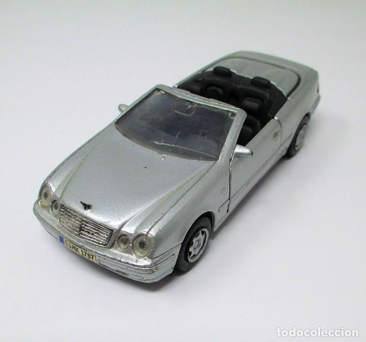 Coches a escala: Mercedes Benz CLK Cabriolet de Maisto - Escala 1/38