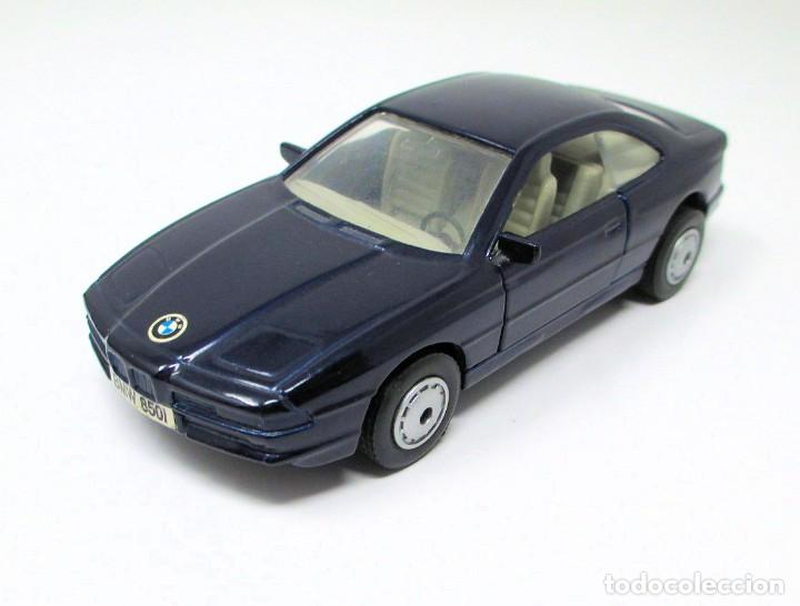 Coches a escala: BMW 850 I de Maisto - Escala 1/40