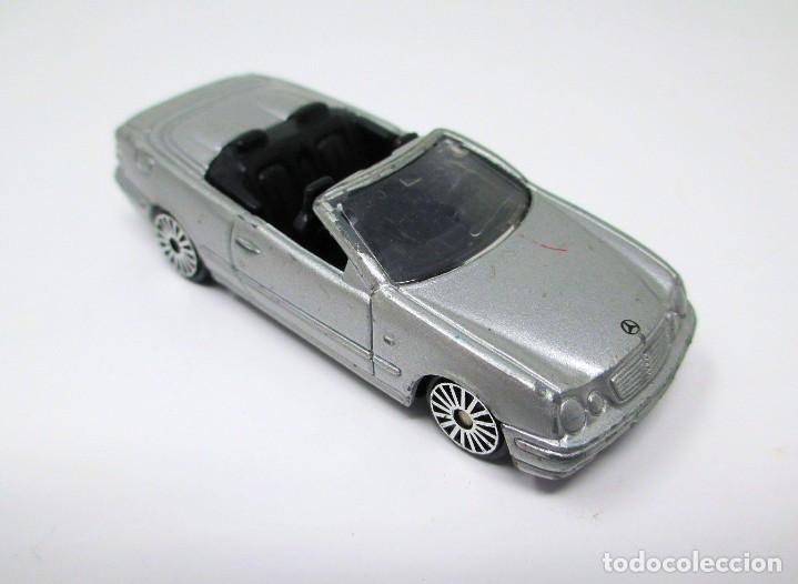Coches a escala: Mercedes Benz CLK, escala apro. 1/64 de Maisto