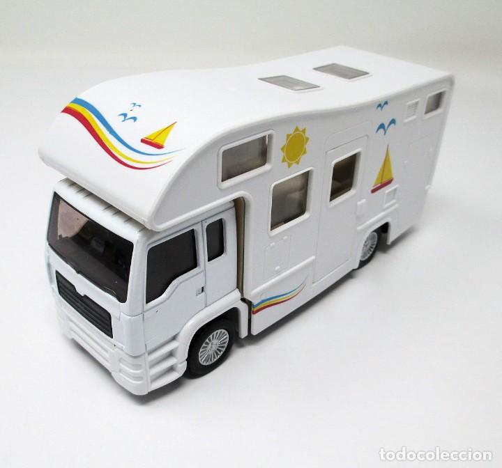 Coches a escala: Autocaravana Cami&oacute;n sin marca ni escala - Mide 15,5 cm de largo x 8 cm de alto
