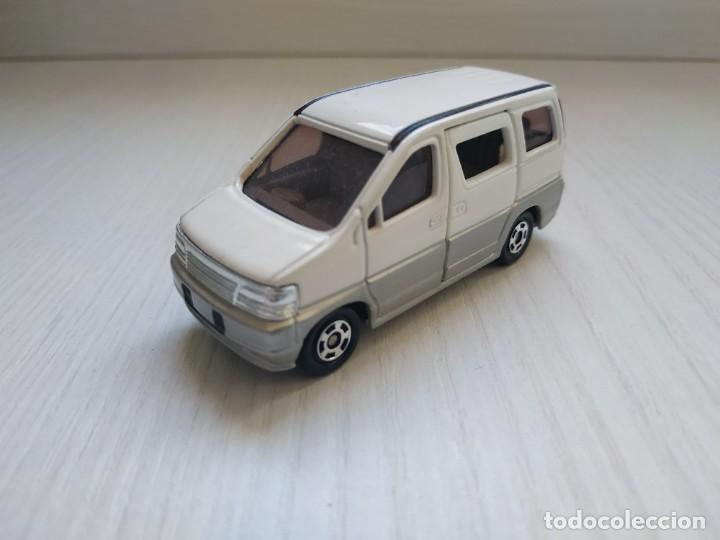 Coches a escala: Nissan elgrand de Tomica