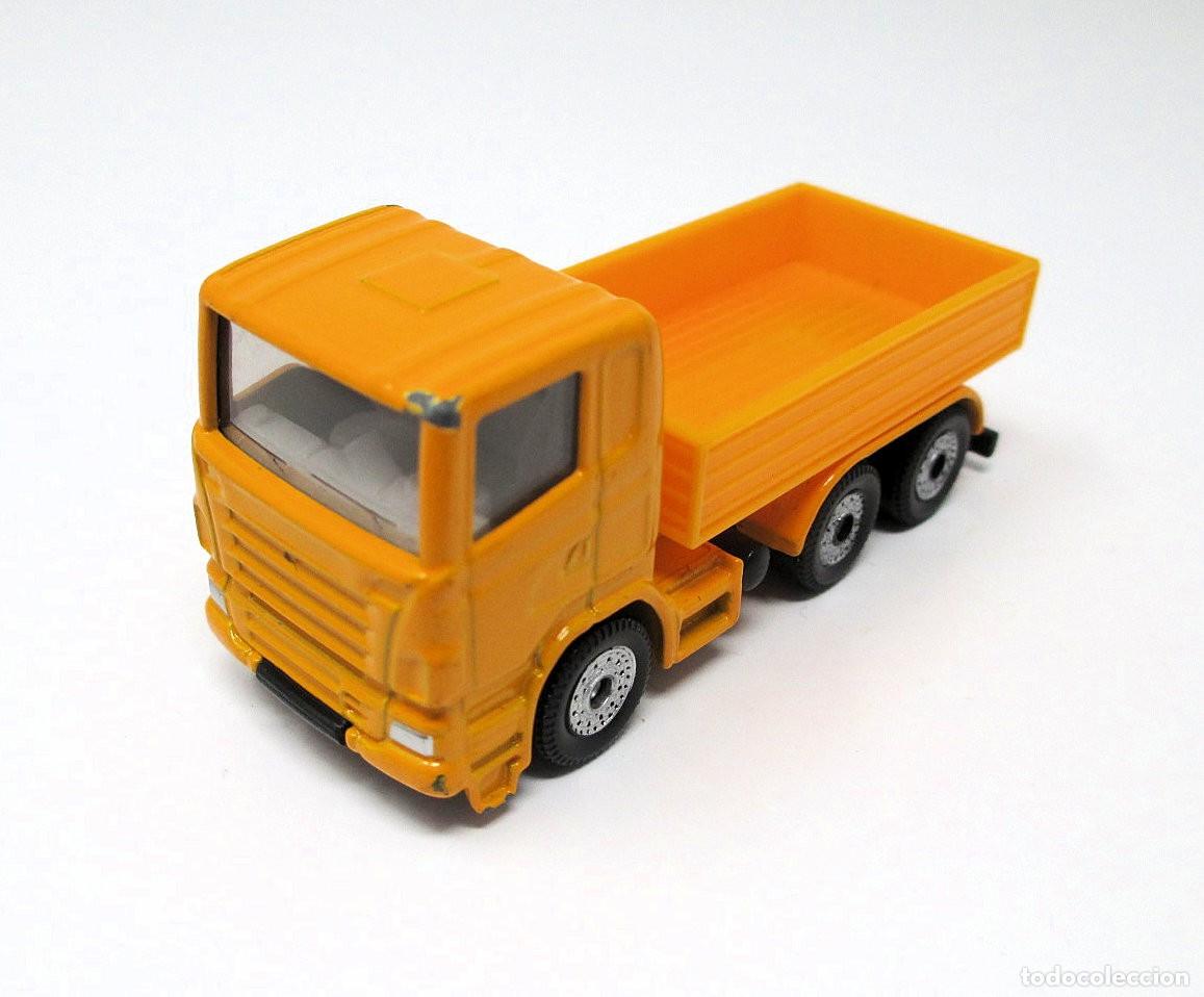 Coches a escala: Cami&oacute;n de Transporte de la marca Siku - Metal y pl&aacute;stico - Mide 8 cm de largo