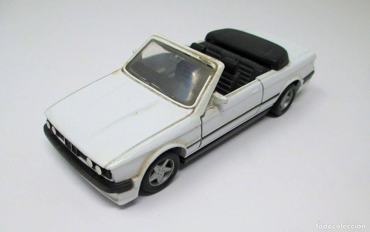 Coches a escala: BMW 325 i de Maisto - Escala 1/37 - Mide 11,5 cm de largo