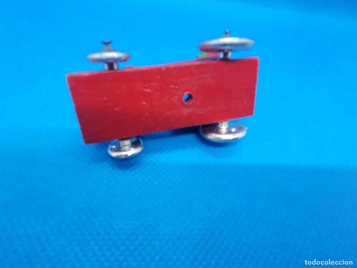 Coches a escala: Coche miniatura antiguo de madera - Foto 2