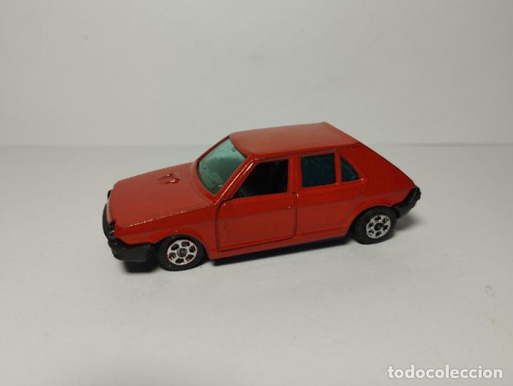 Coches a escala: SEAT RITMO DE GUILOY CHISPICAR 1,64 CON DEFECTO - Foto 2