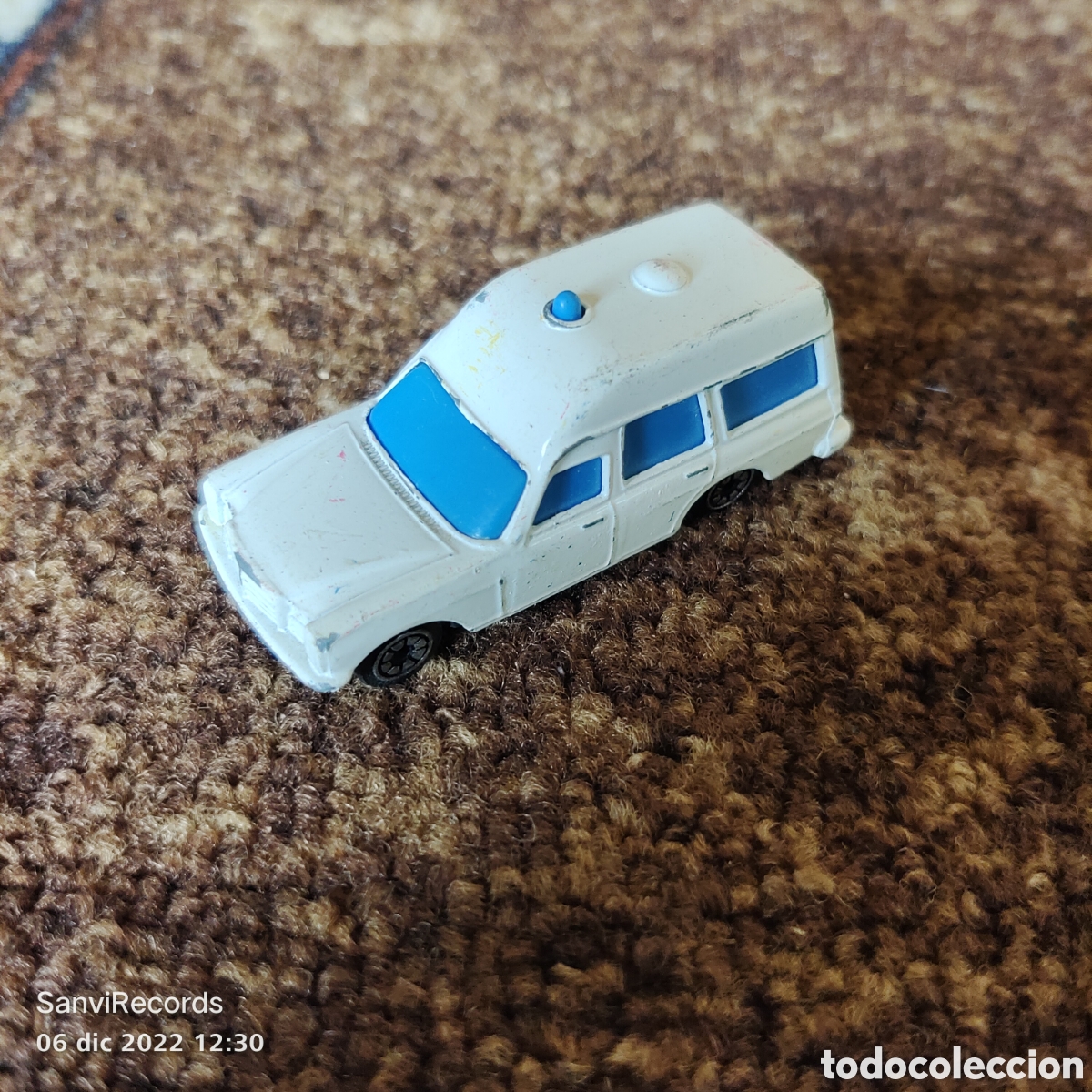 Coches a escala: CORGI: MERCEDES-BENZ 2200 BINZ AMBULANCE (MADE IN GT BRITAIN)