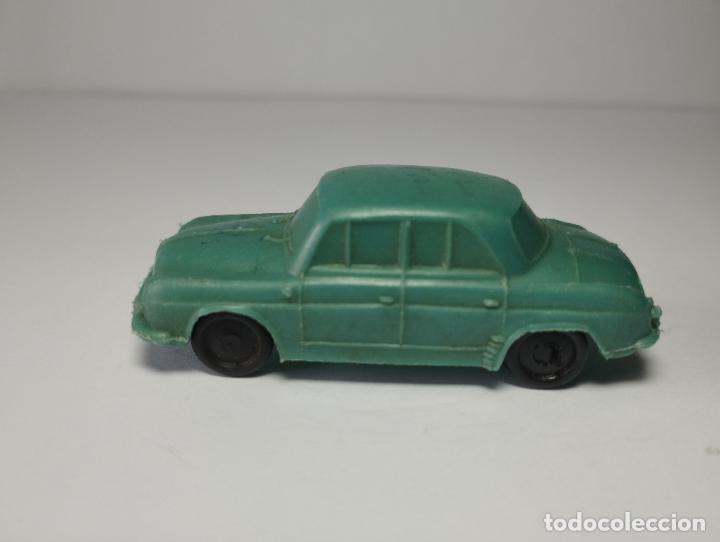 Auto in scala: RENAULT DAUPHINE DETERGENTE ESE PLASTICO BARATIJAS KIOSKO CARAMELOS