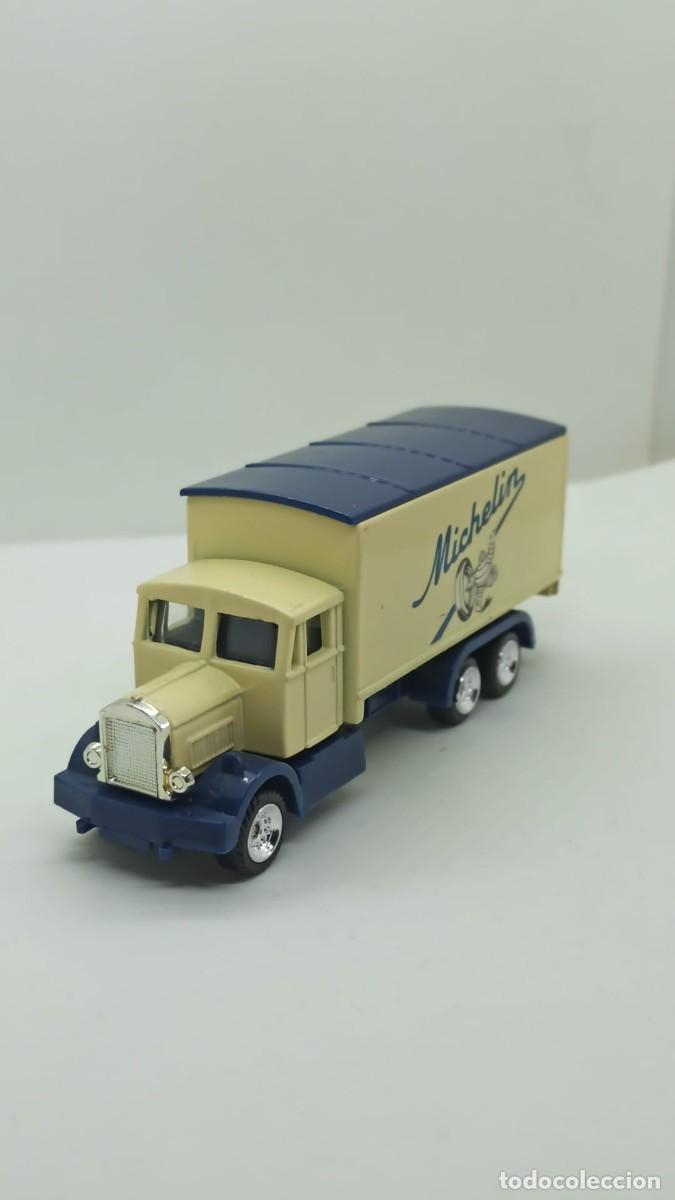 Carros em escala: Cami&oacute;n Michelin escala Golden Wheel Diecast