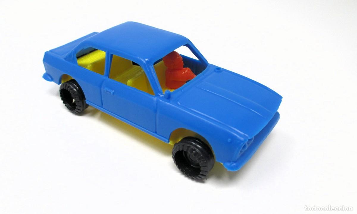 Coches a escala: Seat 124 1800 Sport - Pl&aacute;stico - Kiosko - Fabricado en Espa&ntilde;a - Mide 9 cm de largo