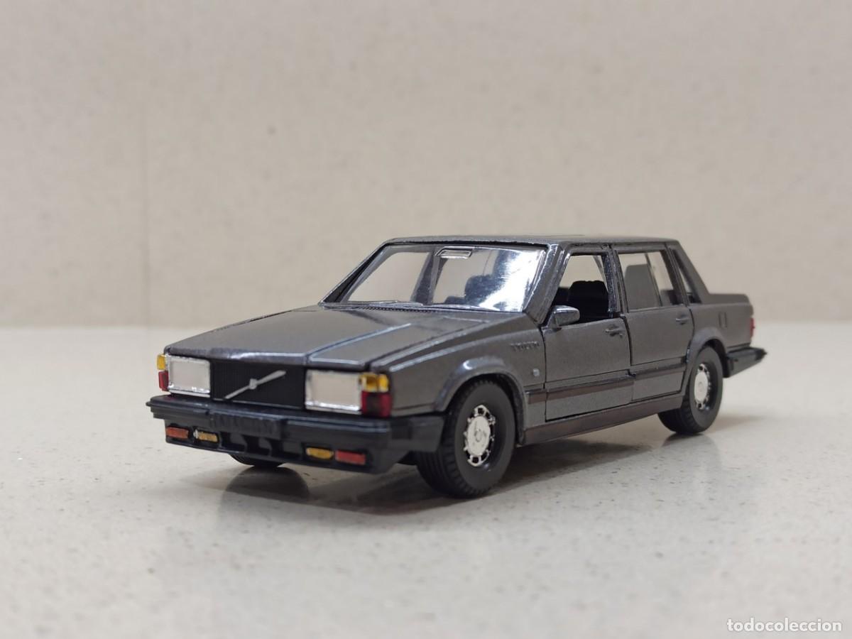 Voitures &agrave; l'&eacute;chelle: VOLVO TURBO CORGI TOYS
