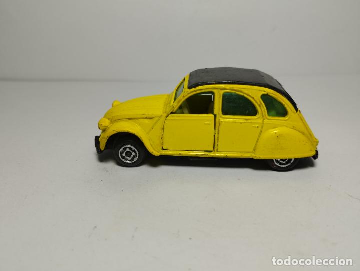 Coches a escala: CITROEN 2 CV AMARILLO DE GUISVAL CAMPEON 1,64