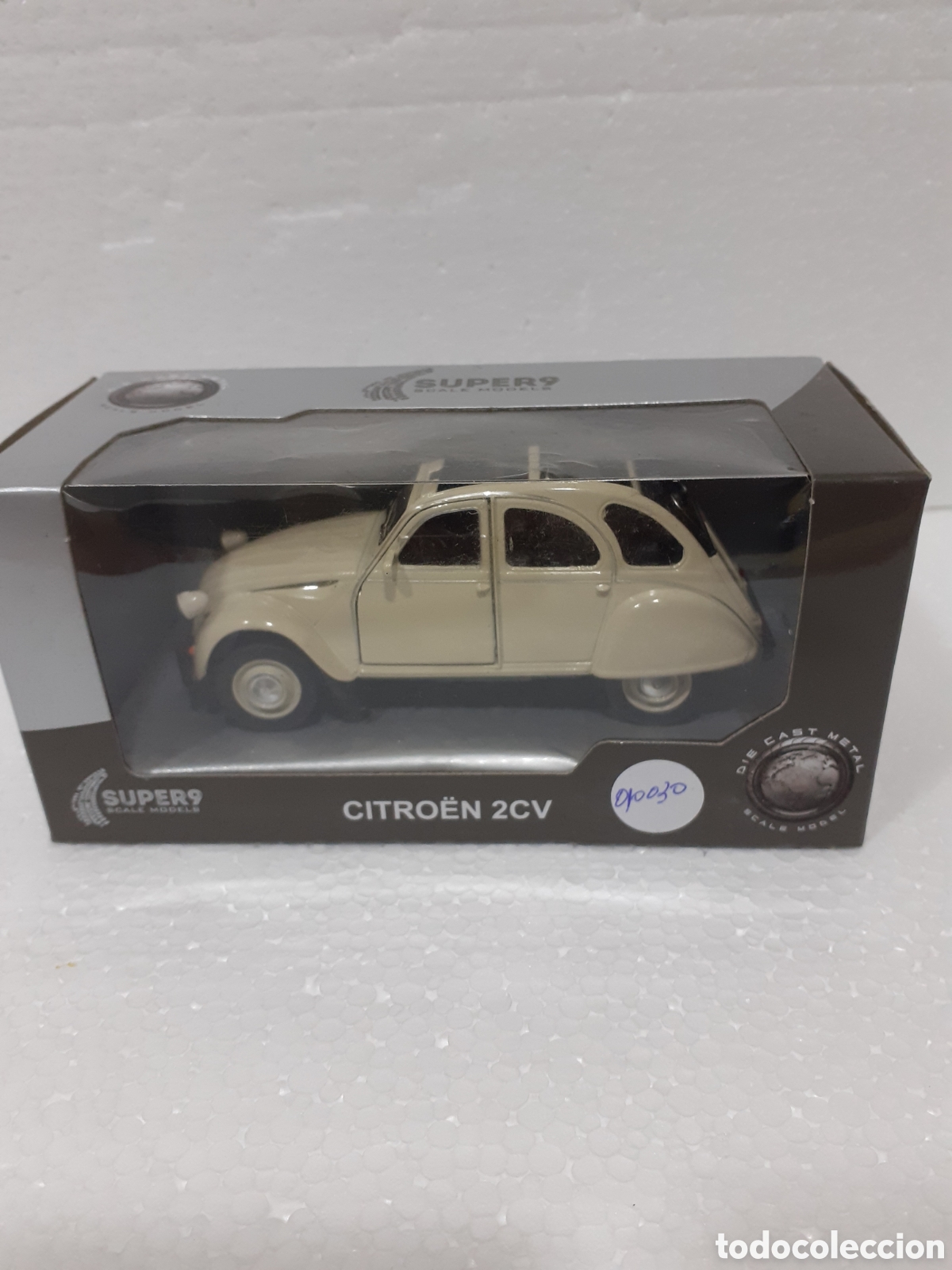 Coches a escala: COCHE CITROEN 2CV SUPER9 ESC 1.34-39