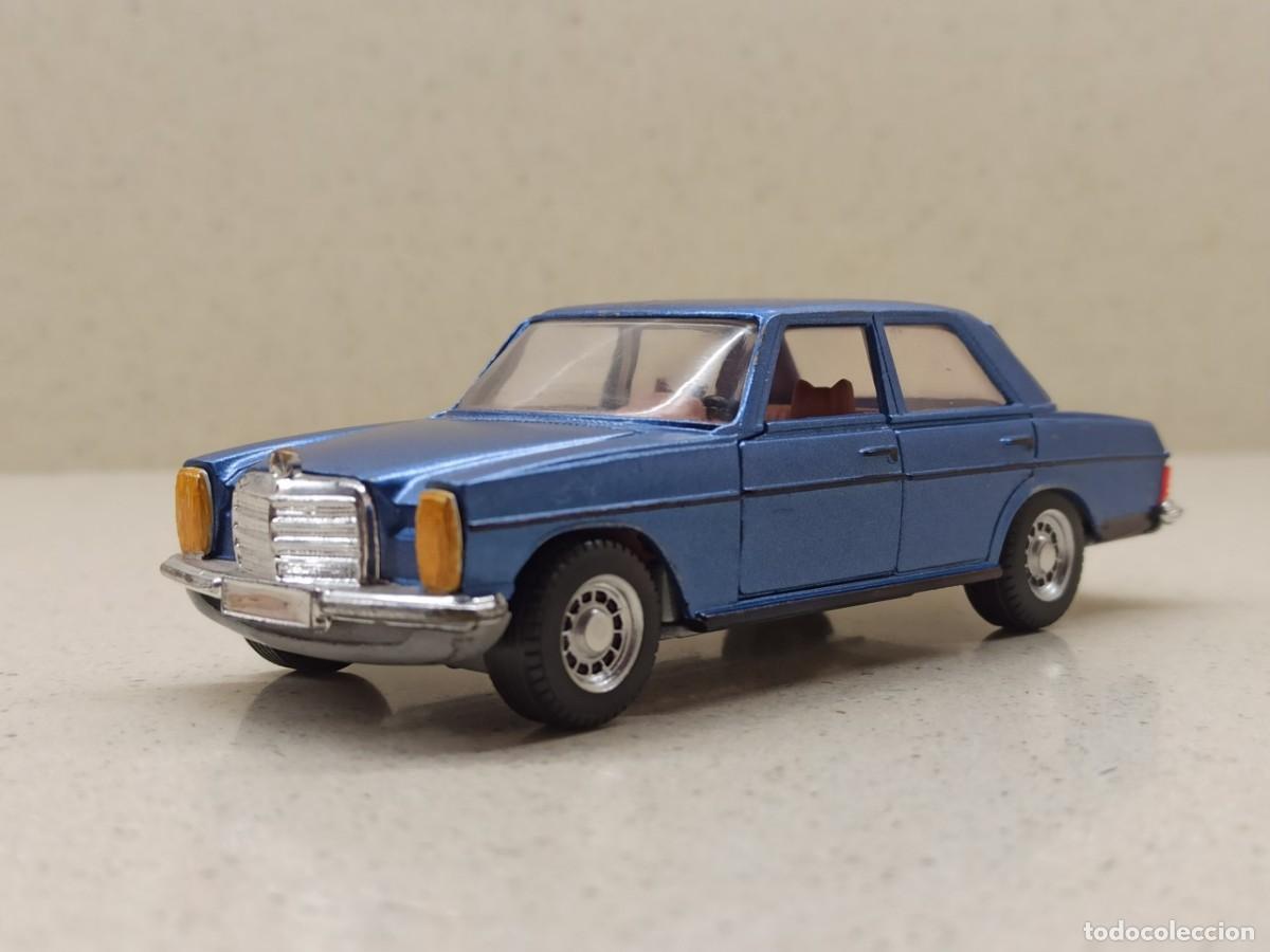 Voitures &agrave; l'&eacute;chelle: MERCEDES BENZ 240 D CORGI TOYS