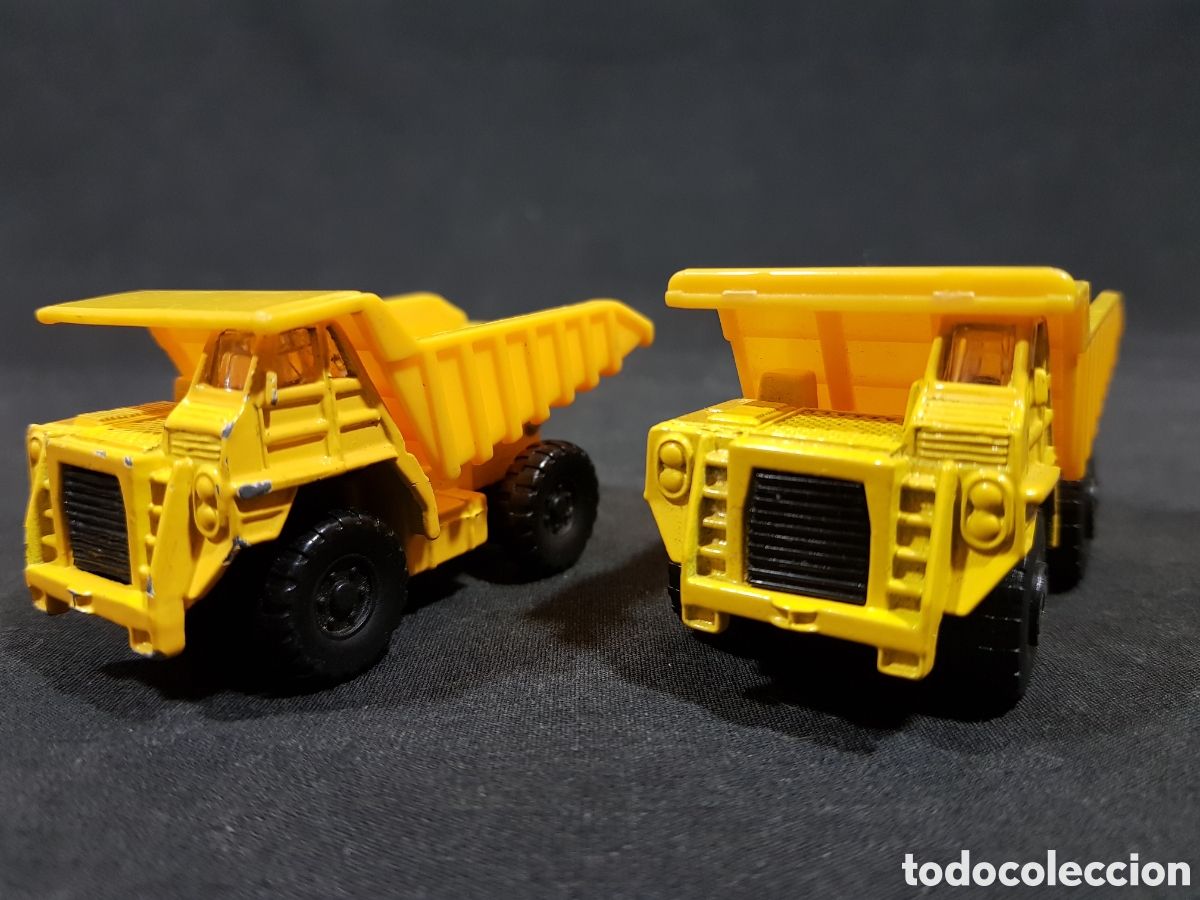 Coches a escala: Lote 2 Cami&oacute;n Volquete Maisto (metal y pl&aacute;stico)