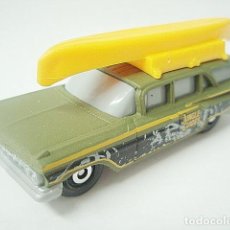 Coches a escala: MATCHBOX MB1035 B 1 CHEVROLET WAGON DEL 1959 WITH CANOE ON ROOF