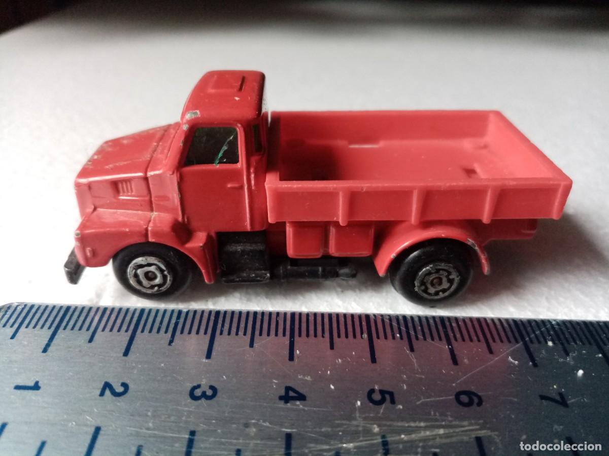 Coches a escala: CAMION VOLVO 1/64 ECHO EN ESPA&Ntilde;A POR GUISVAL ,( FALTA UNA PUERTA ) COCHE