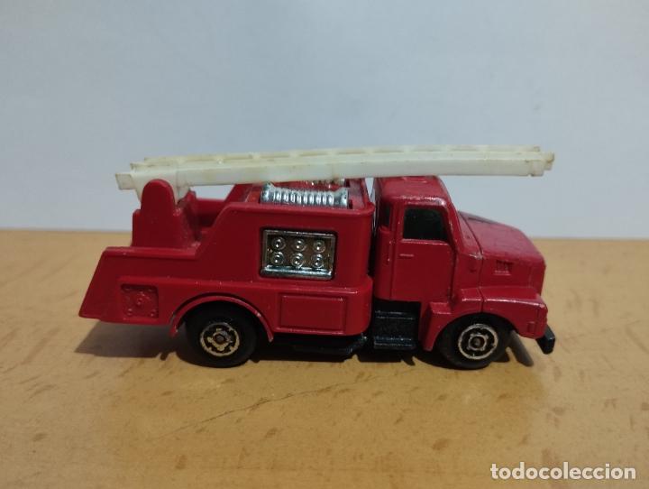 Coches a escala: CAMION VOLVO NL BOMBEROS DE GUISVAL CAMPEON 1,64 BUENO