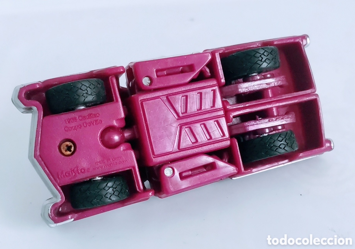 Coches a escala: CADILLAC COUPE DEVILLE-TRANSFORMABLE EN ROBOT / 8,5 CM / MAISTO - Foto 7