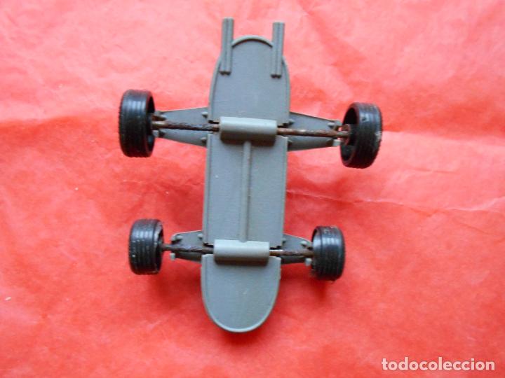 Coches a escala: coche antiguo de hojalata y plastico - Foto 2