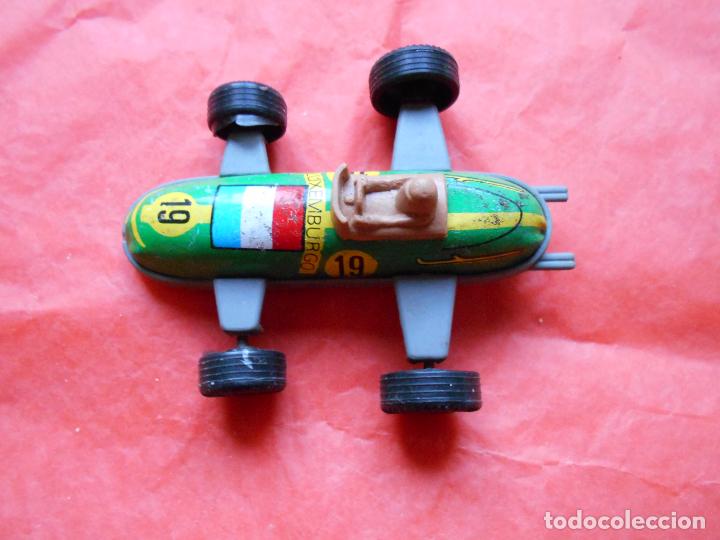 Coches a escala: coche antiguo de hojalata y plastico - Foto 1