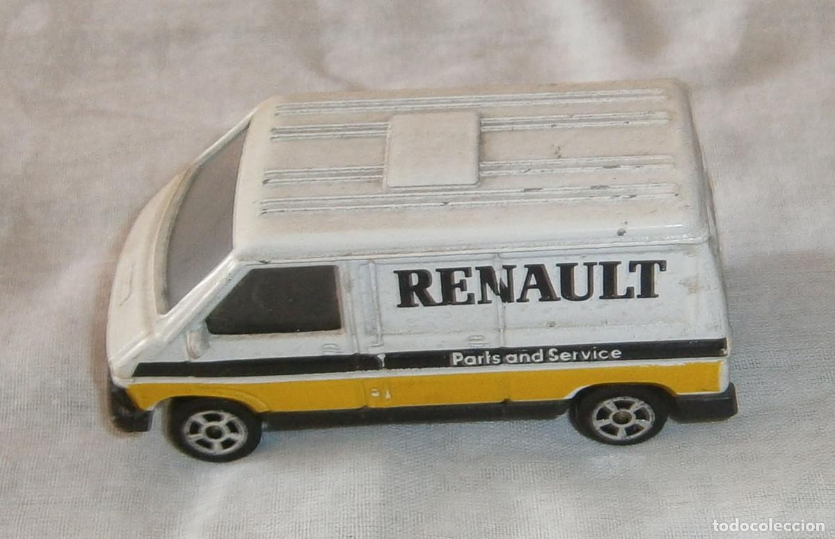 Coches a escala: furgoneta corgi de los a&ntilde;os 80 renault