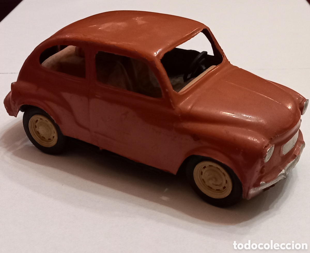 Coches a escala: Antiguo juguete Argentino auto Fiat 600 a friccion 1970