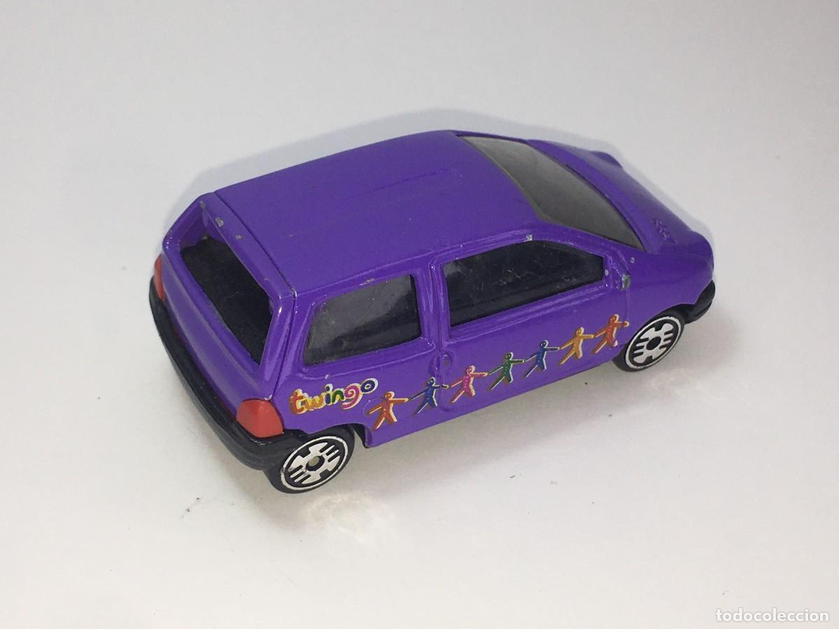Coches a escala: RENAULT TWINGO LILA DE GUISVAL 1/64 - Foto 2