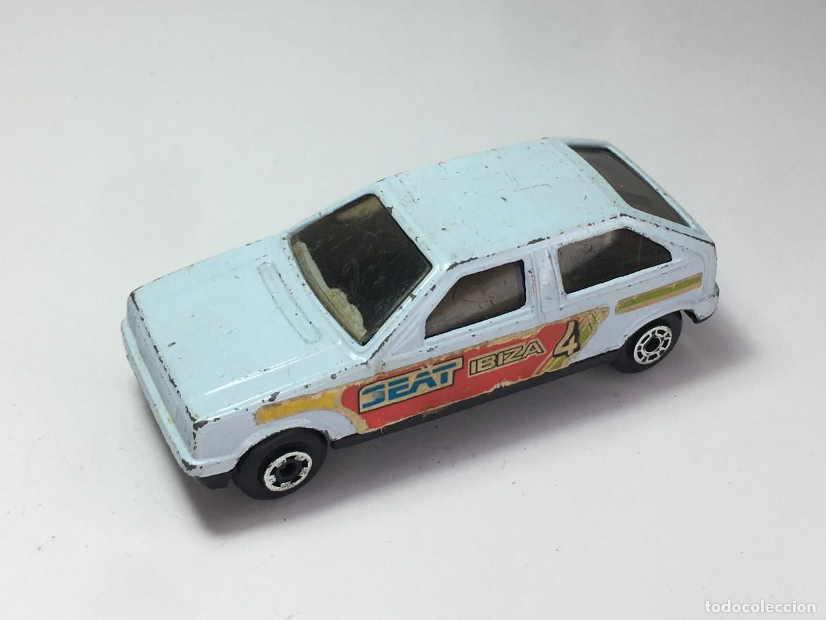 Coches a escala: SEAT IBIZA DE MIRA 1/64