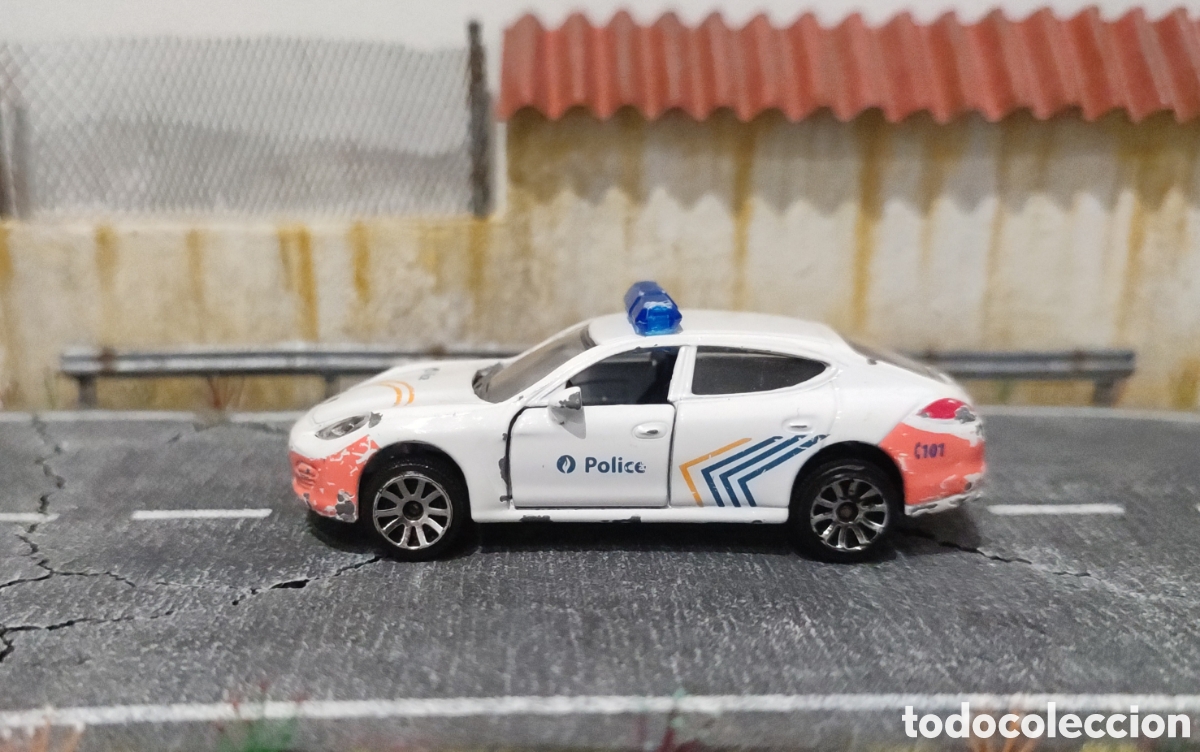 Coches a escala: Majorette - Porsche Panamera - Foto 4