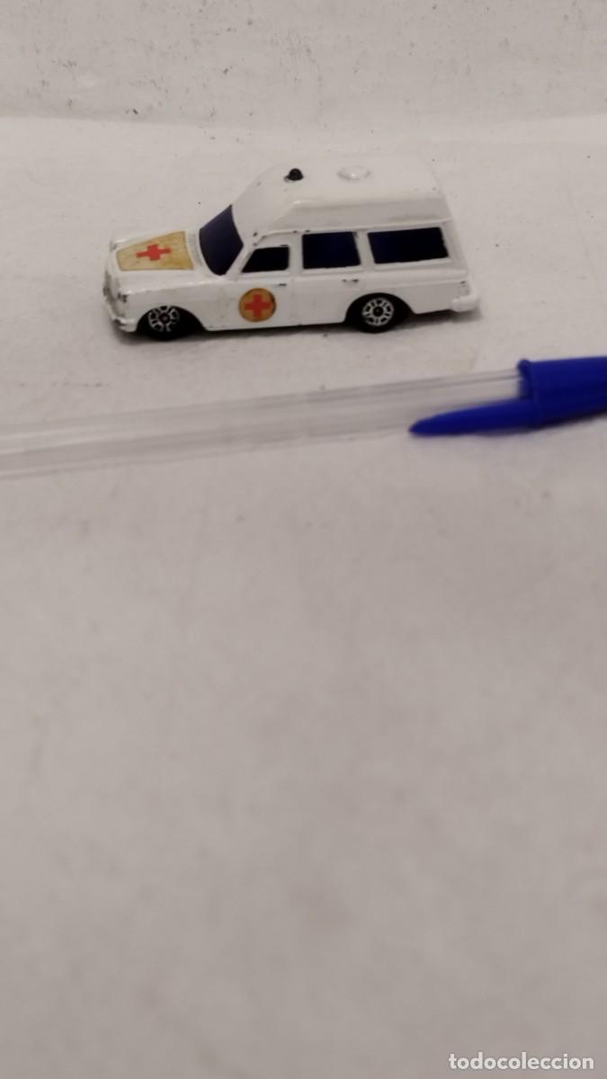 Auto in scala: Antiguo Coche AMBULANCIAS MERCEDES Corgi junior. BENZ.
