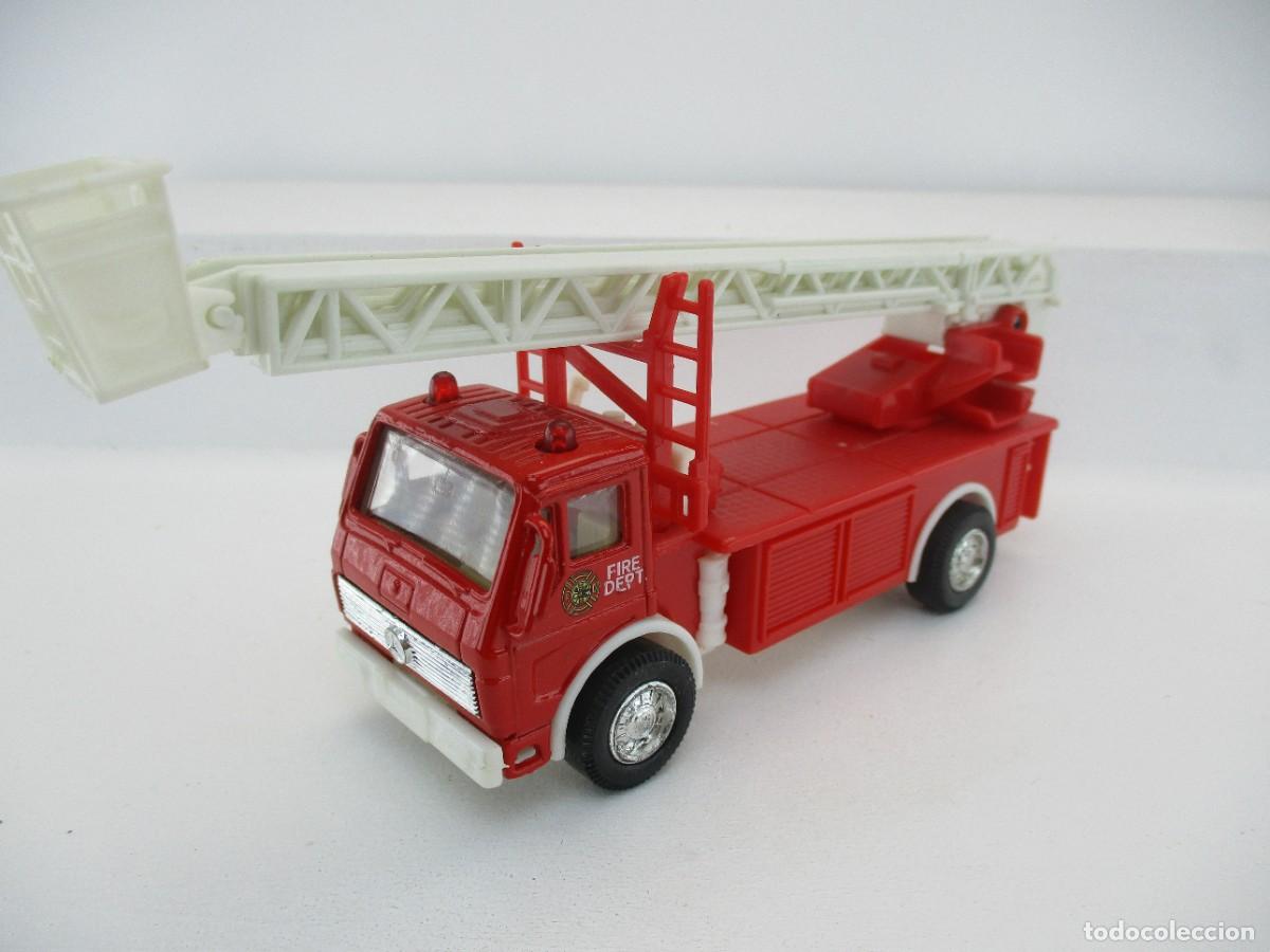 Coches a escala: COCHE ESCALA 1:50 REF C-9 - Foto 1