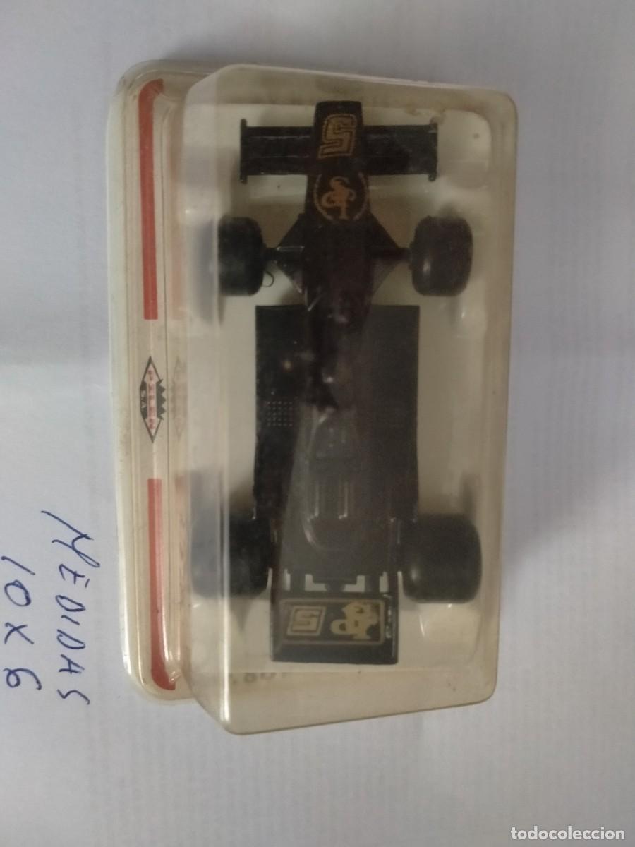 miniatura de coche pilen estuche