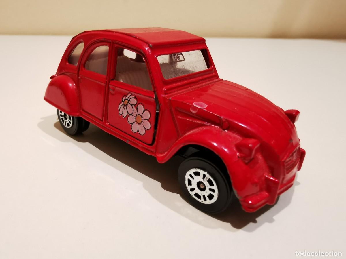 Coches a escala: Citroen 2CV6 Corgi 1/64