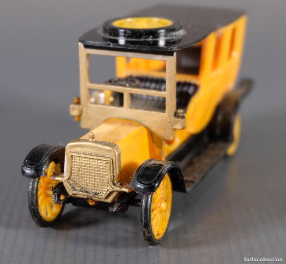 Coches a escala: R&eacute;plica coche de &eacute;poca en pl&aacute;stico - Foto 3