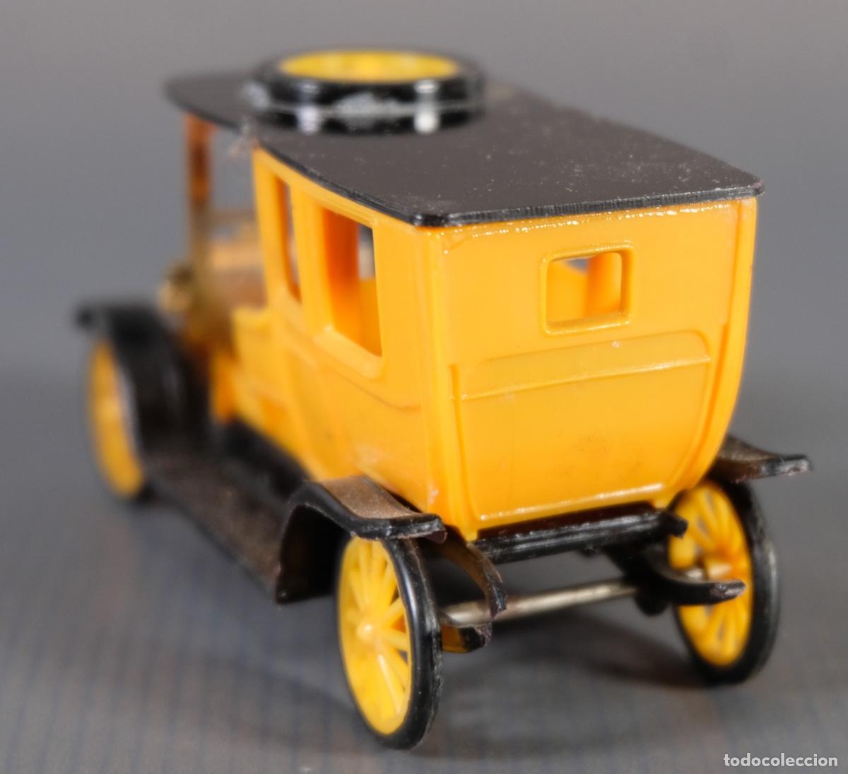 Coches a escala: R&eacute;plica coche de &eacute;poca en pl&aacute;stico - Foto 4