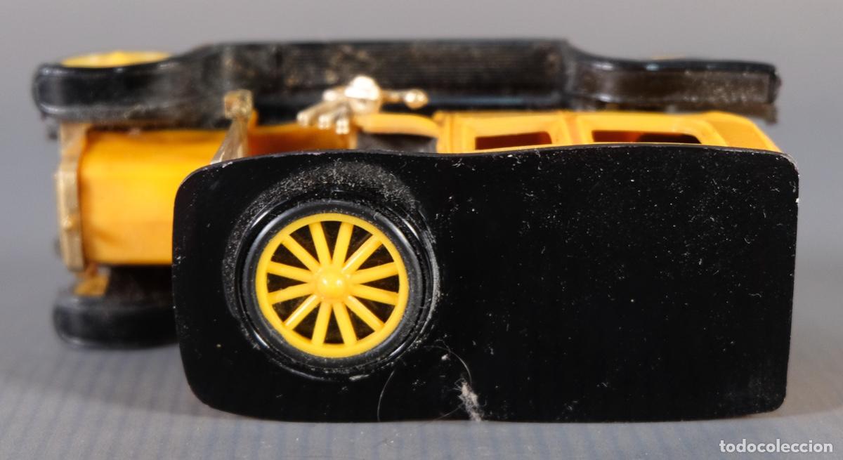 Coches a escala: R&eacute;plica coche de &eacute;poca en pl&aacute;stico - Foto 5