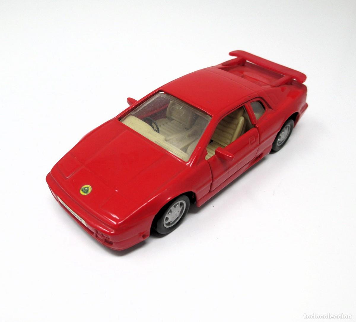Coches a escala: Lotus Esprit de Maisto, Esc. 1/38 con fricci&oacute;n