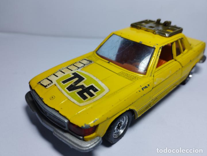 Coches a escala: PRIMERA SERIE MERCEDES 350 SL TVE TELEVISION DE GUISVAL ESCORPION 1,37 CON DEFECTO
