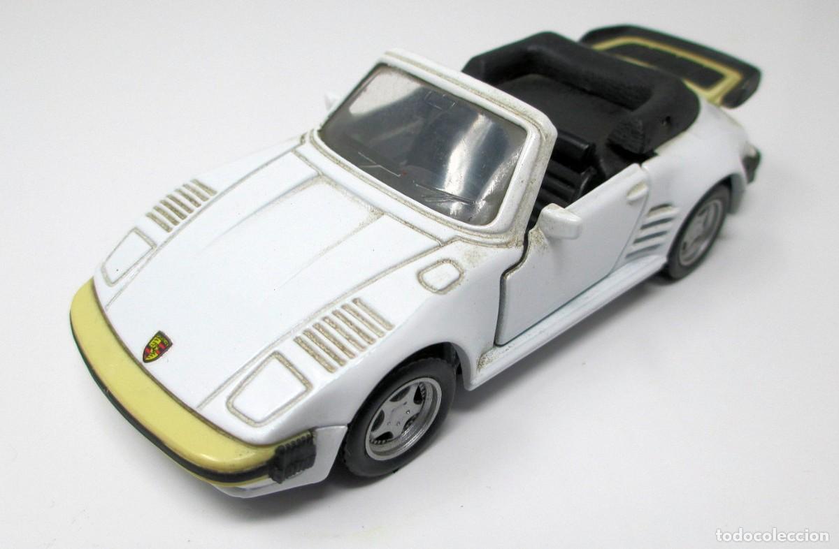 Coches a escala: Porsche 911 Turbo Flat Nose Cabriolet de Maisto - Escala 1/36