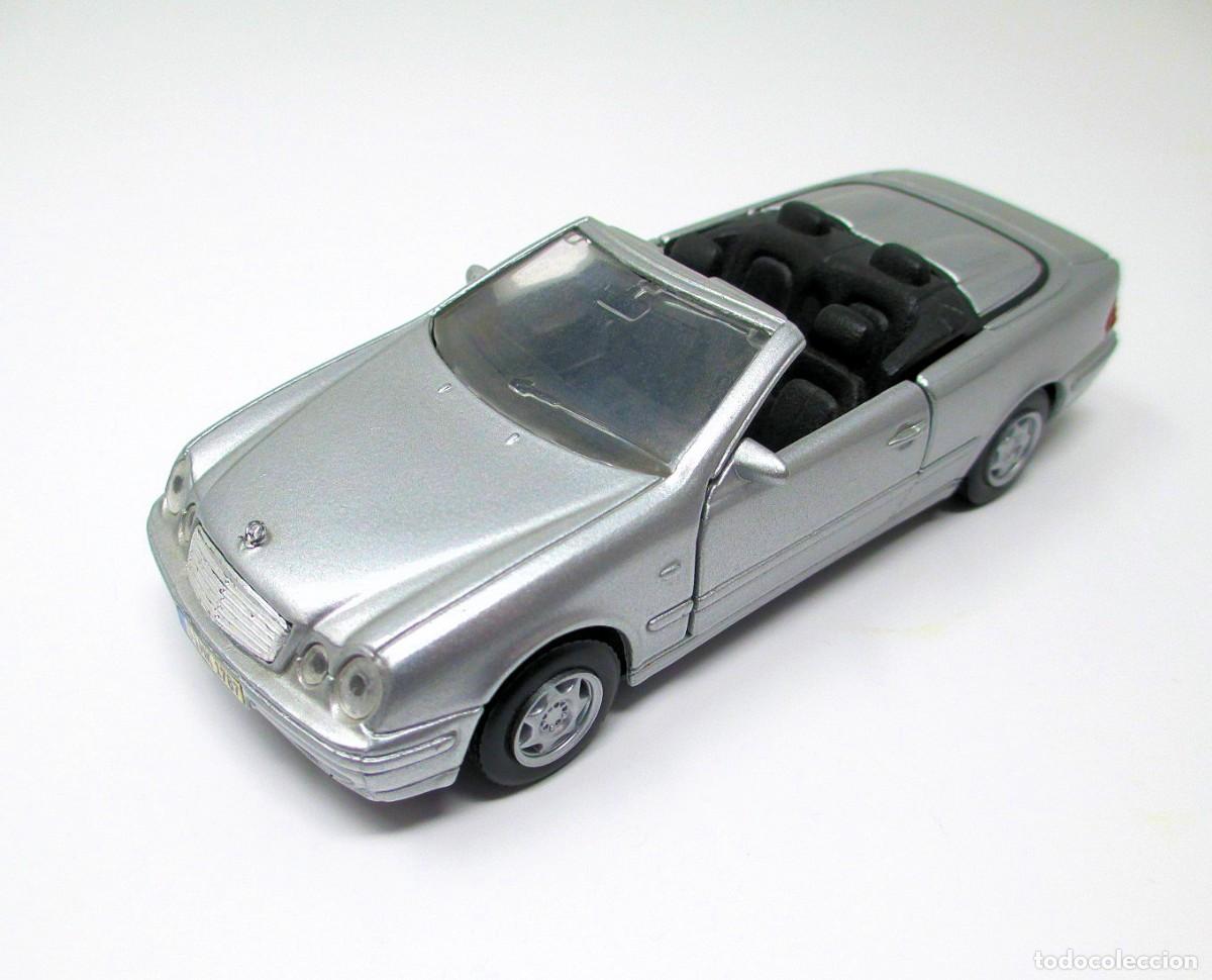 Coches a escala: Mercedes Benz CLK Cabriolet de Maisto - Escala 1/38