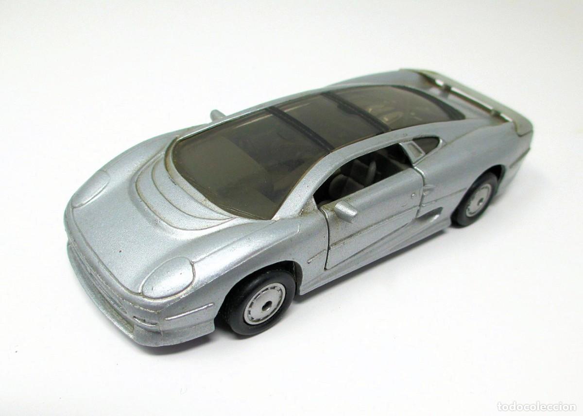 Coches a escala: Jaguar XJ 220 de Maisto - Escala 1/40