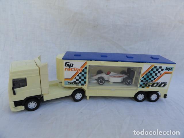 Coches a escala: CAMI&Oacute;N TRAILER JUGUETE - DAF - GP RACING - GUISVAL - ESCALA 1/50