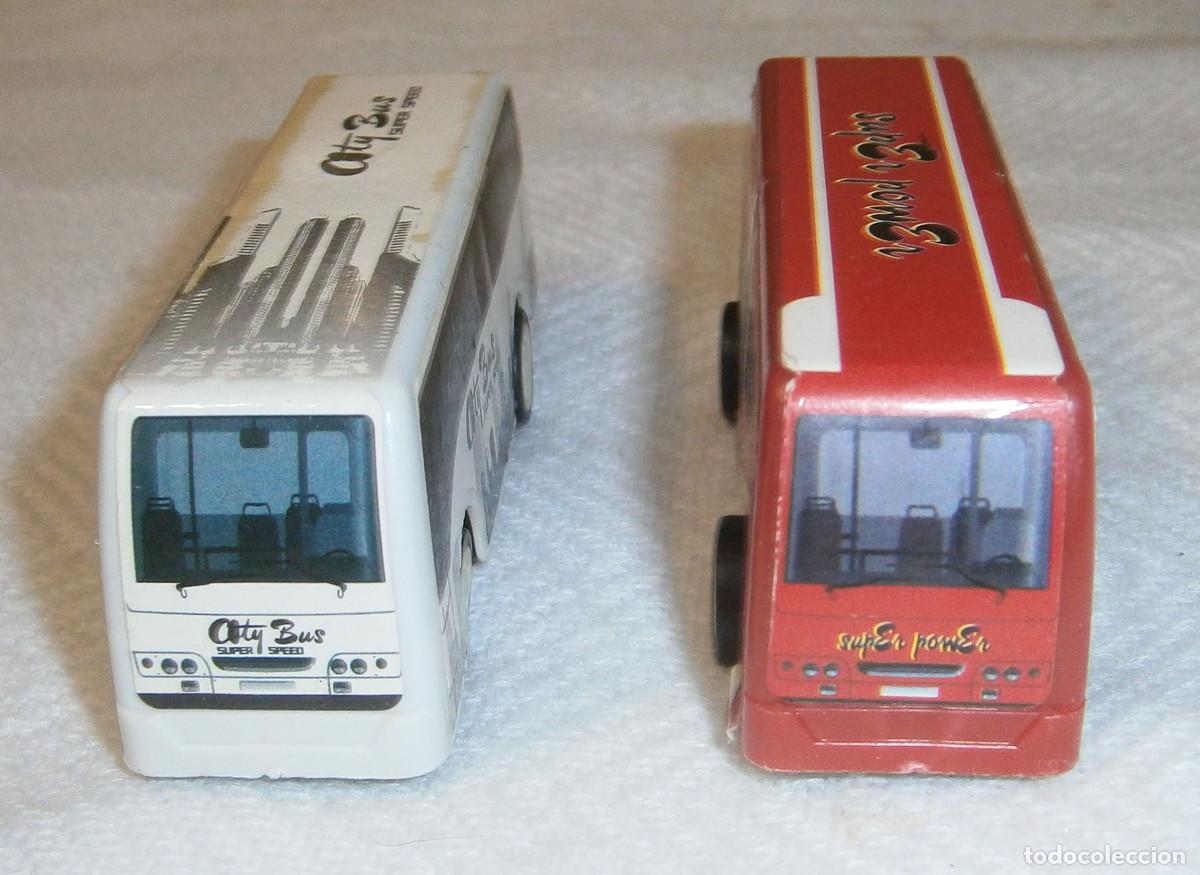 Coches a escala: autobuses de coleccion tres unidades