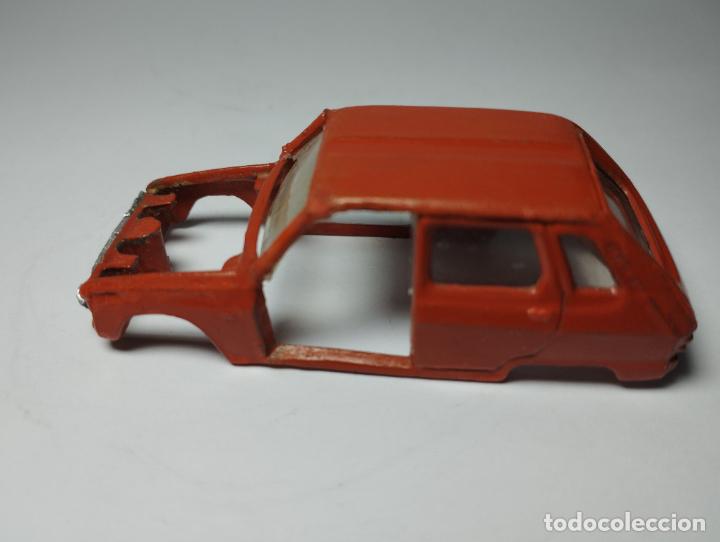 Coches a escala: DESGUACE SOLO CARROCERIA CON CRISTALES RENAULT 6 DE GUISVAL CAMPEON 1,64.