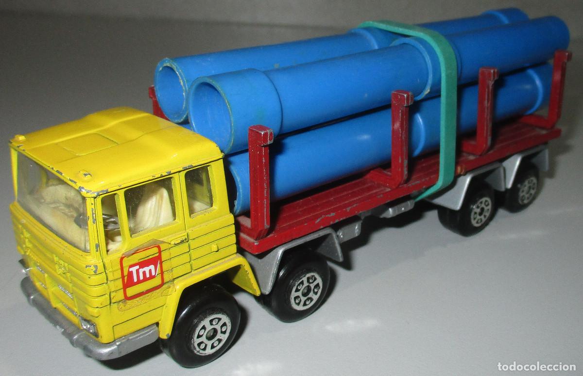 Coches a escala: Cami&oacute;n PEGASO TM TRANSPORTES MIRA de Mira, con tubos, tuber&iacute;as, ca&ntilde;er&iacute;as.