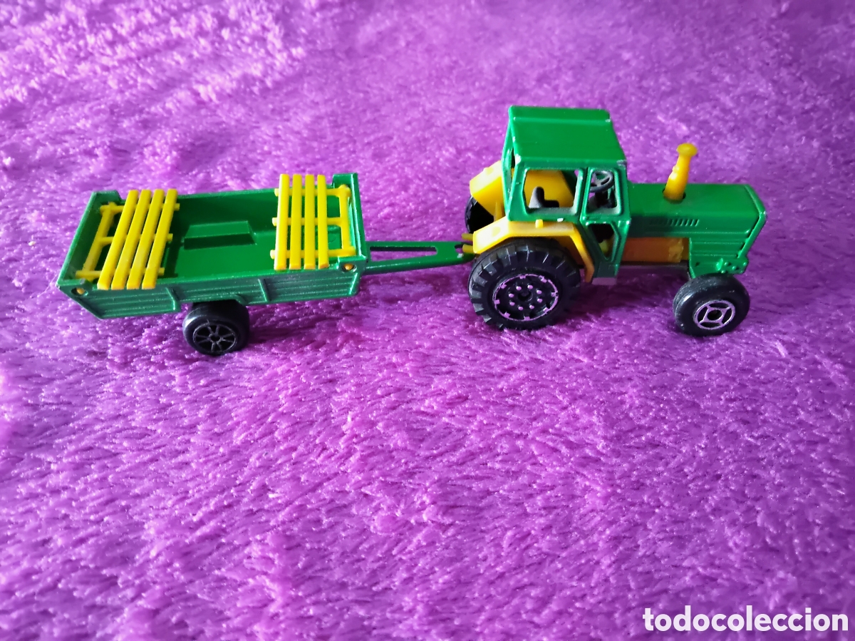 Coches a escala: MAJORETTE, TRACTOR VERDE CON REMOLQUE DE CARGA - Foto 1