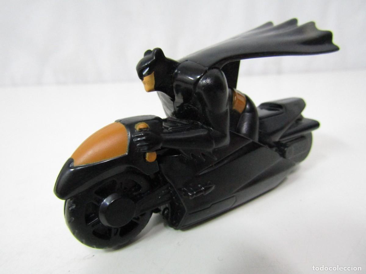 Coches a escala: BATMAN EN MOTO PVC - DC COMICS - MCDONALDS - Foto 2