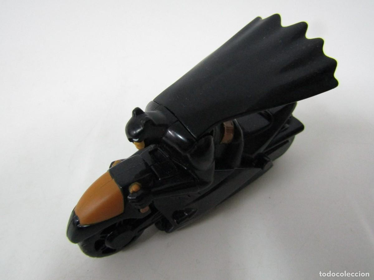Coches a escala: BATMAN EN MOTO PVC - DC COMICS - MCDONALDS - Foto 3